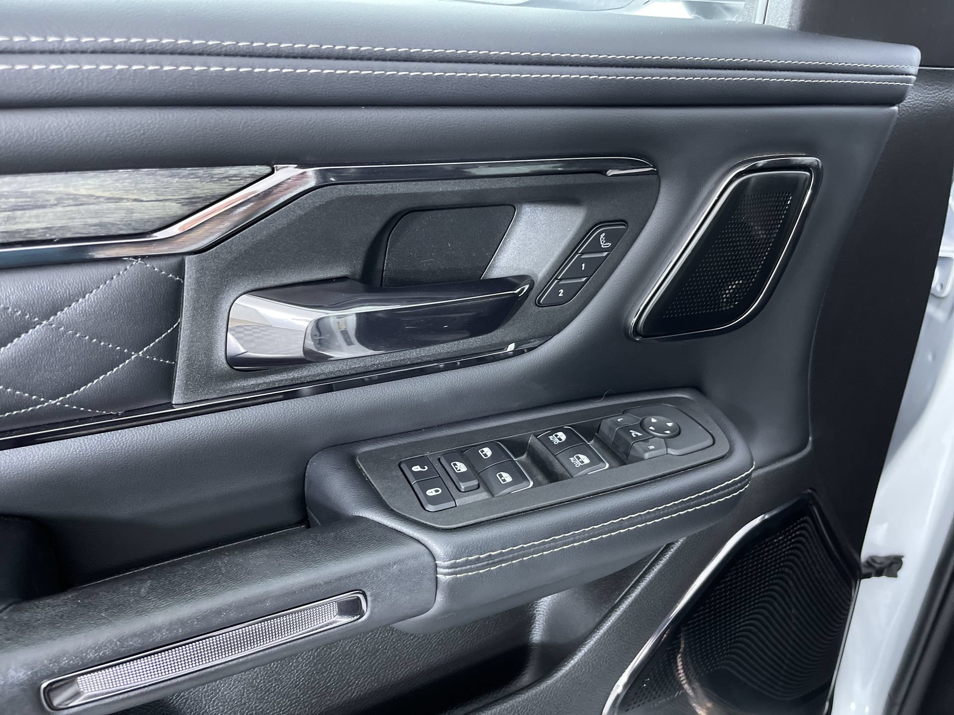 Used 2025 RAM 1500 Limited AWD/4WD image 14