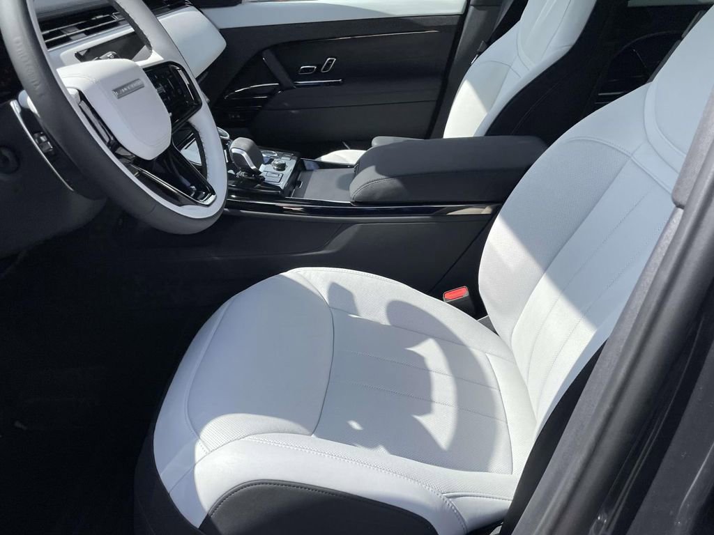 Used 2023 Land Rover Range Rover Sport SE Dynamic image 11
