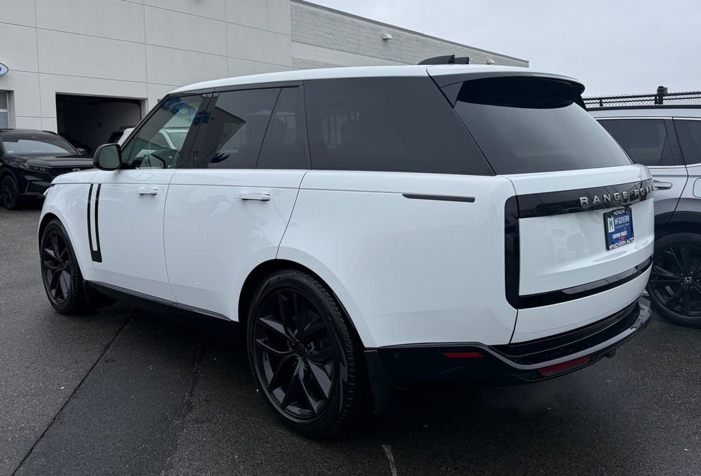 Used 2024 Land Rover Range Rover SE image 3