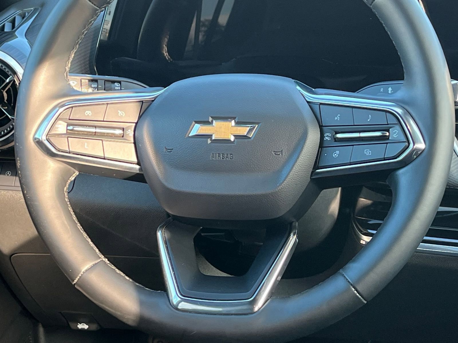 Used 2025 Chevrolet Equinox LT image 27