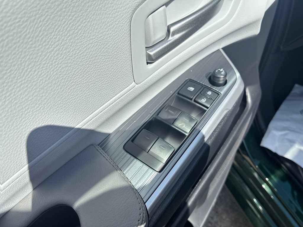 New 2026 Toyota Sienna XLE FWD image 13