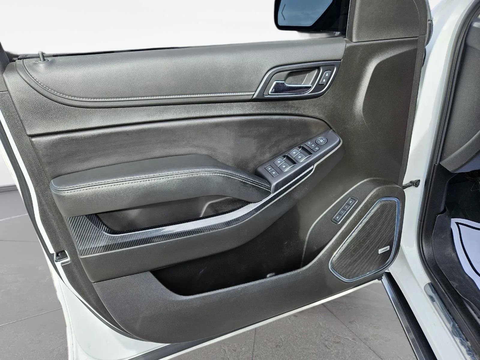 Used 2019 Chevrolet Suburban Premier w/ Premier Plus Edition image 18