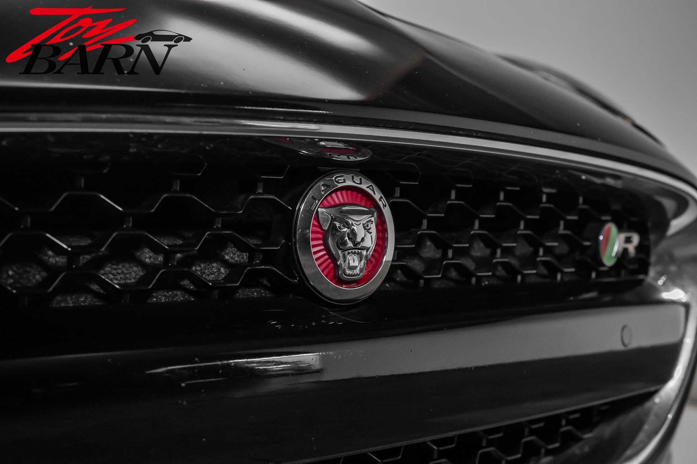 Used 2016 Jaguar F-TYPE R image 9