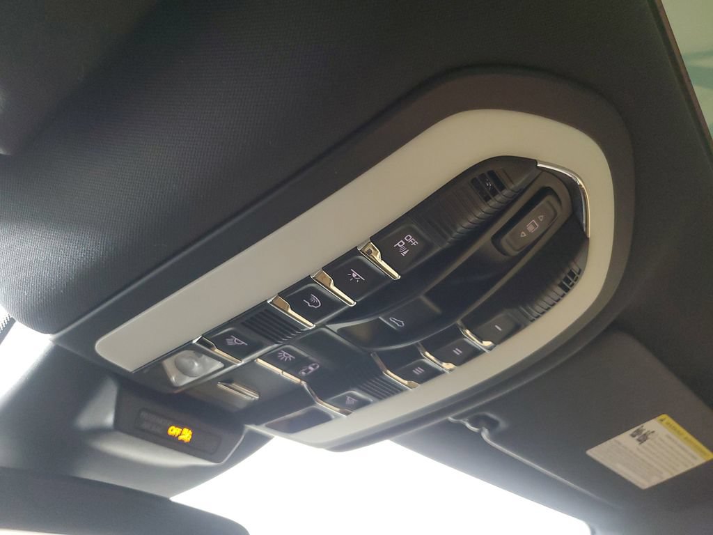 Used 2018 Porsche Macan S AWD/4WD image 33