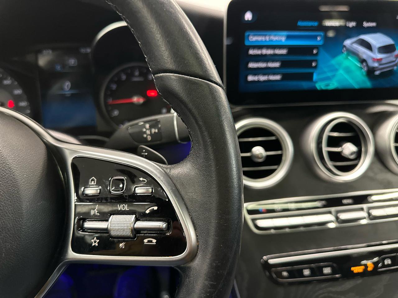 Used 2021 Mercedes-Benz GLC 300 4MATIC w/ Premium Package image 31