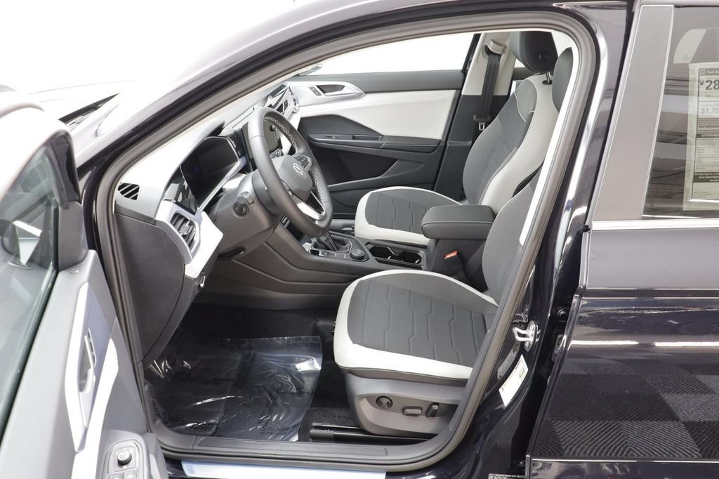 New 2026 Volkswagen Taos SE AWD/4WD image 7