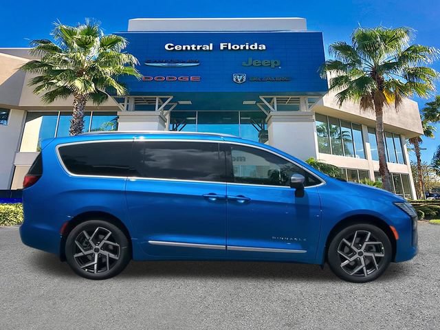 New 2027 Chrysler Pacifica Pinnacle w/ Theater Group AWD/4WD image 4
