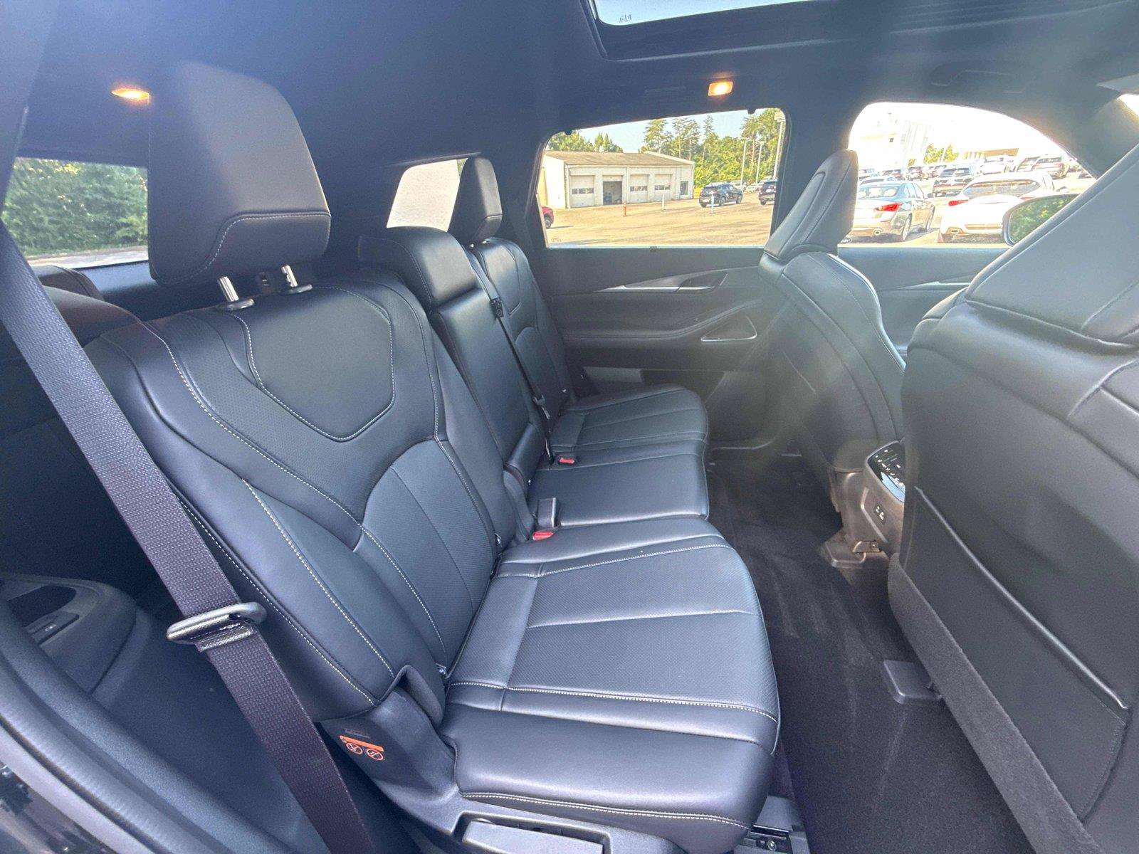 Used 2025 INFINITI QX60 Luxe w/ Black Edition FWD image 28