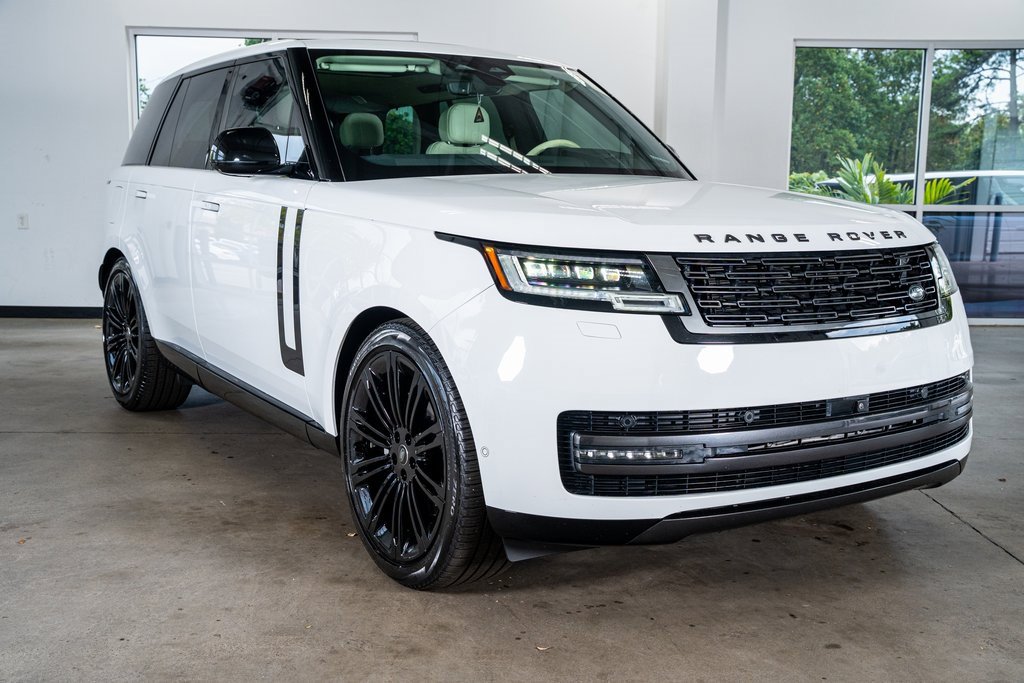 Used 2024 Land Rover Range Rover SE image 4