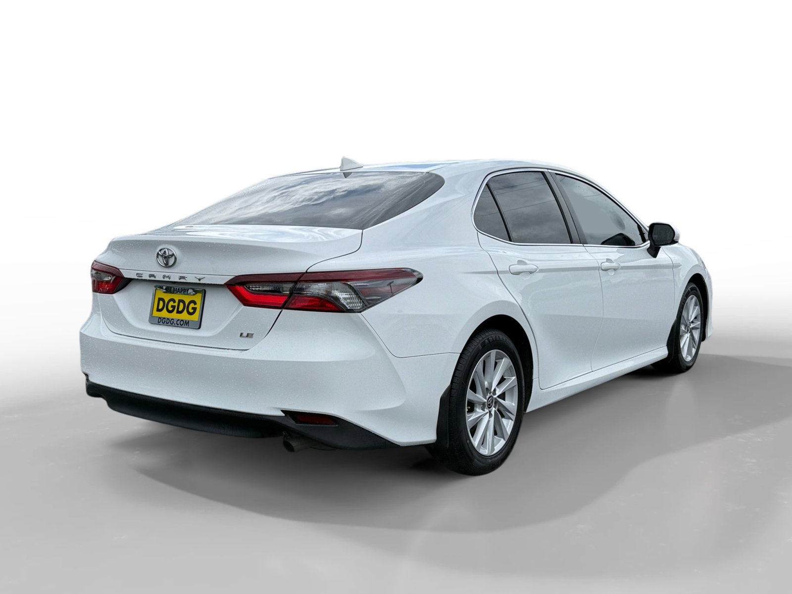 Used 2023 Toyota Camry LE image 5