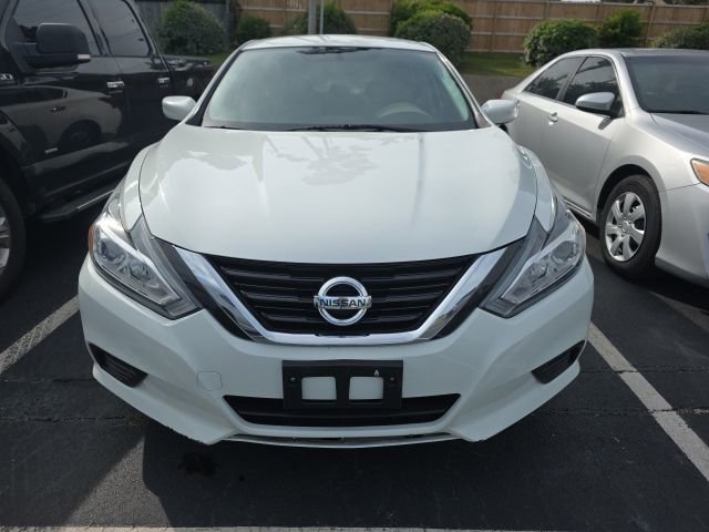 Used 2017 Nissan Altima 2.5 S w/ Power Driver Seat Package FWD image 2