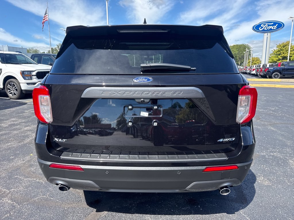 Used 2024 Ford Explorer XLT w/ Equipment Group 202A AWD/4WD image 8