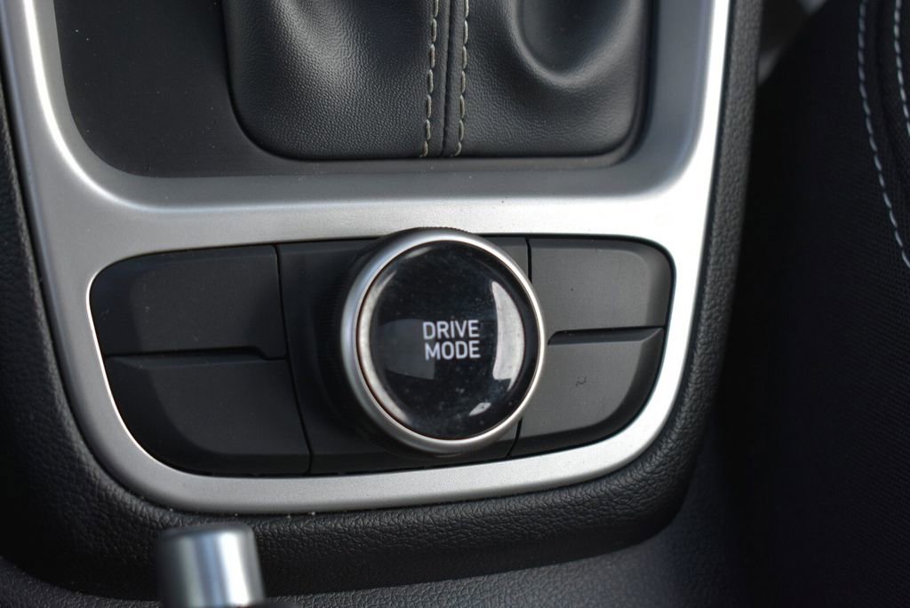 Used 2024 Hyundai Venue SEL image 22