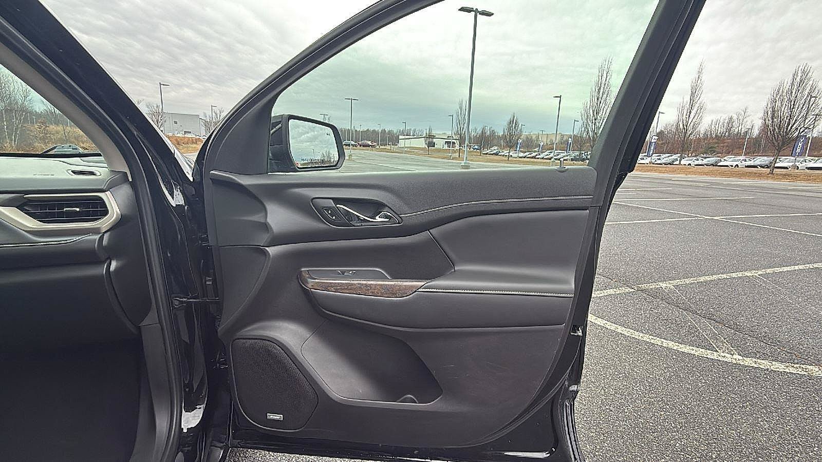 Used 2022 GMC Acadia Denali AWD/4WD image 18