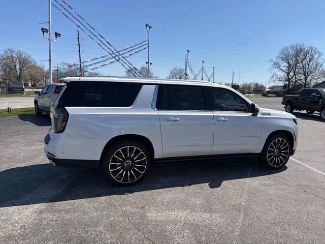 Used 2025 Chevrolet Suburban High Country image 16