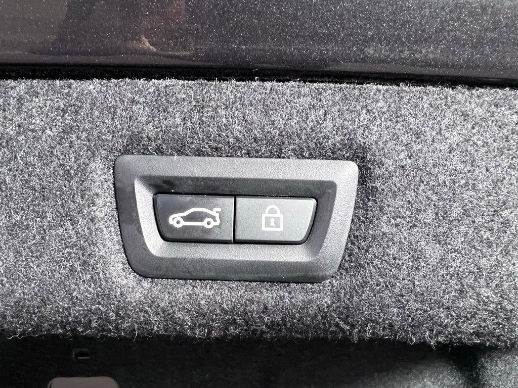 Used 2020 BMW 540i xDrive w/ M Sport Package image 17