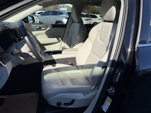 Certified 2022 Volvo XC60 B5 Momentum w/ Climate Package image 19