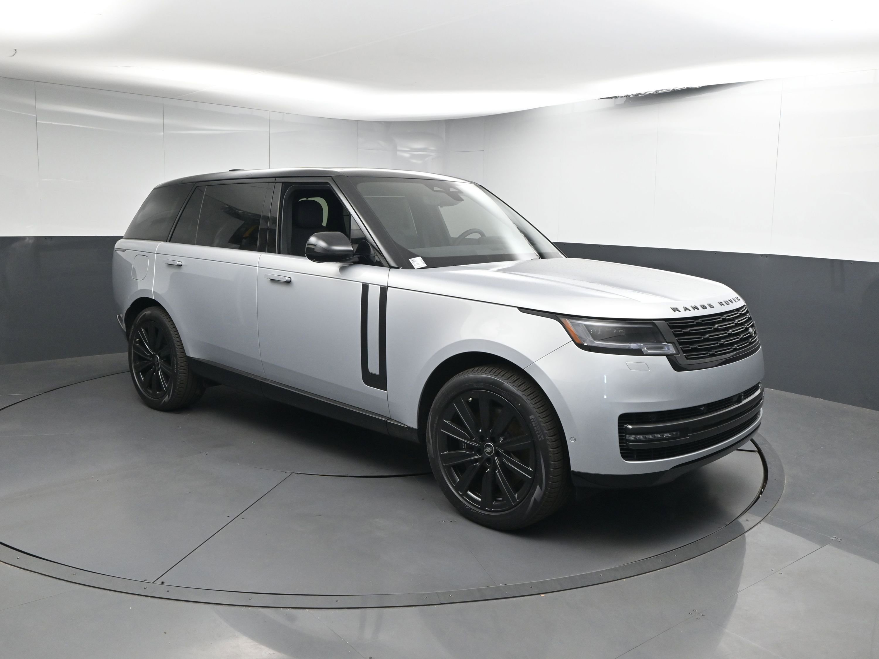 New 2025 Land Rover Range Rover Long Wheelbase SE image 24