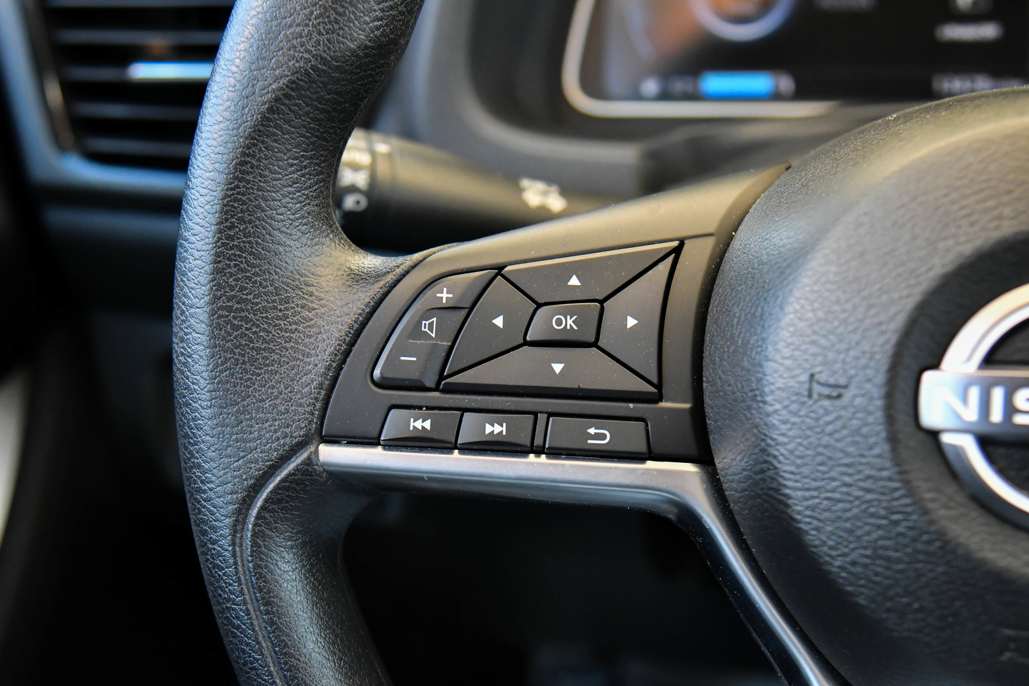 Used 2025 Nissan Leaf S FWD image 29