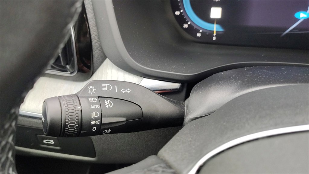 Certified 2025 Volvo XC60 B5 Plus image 15