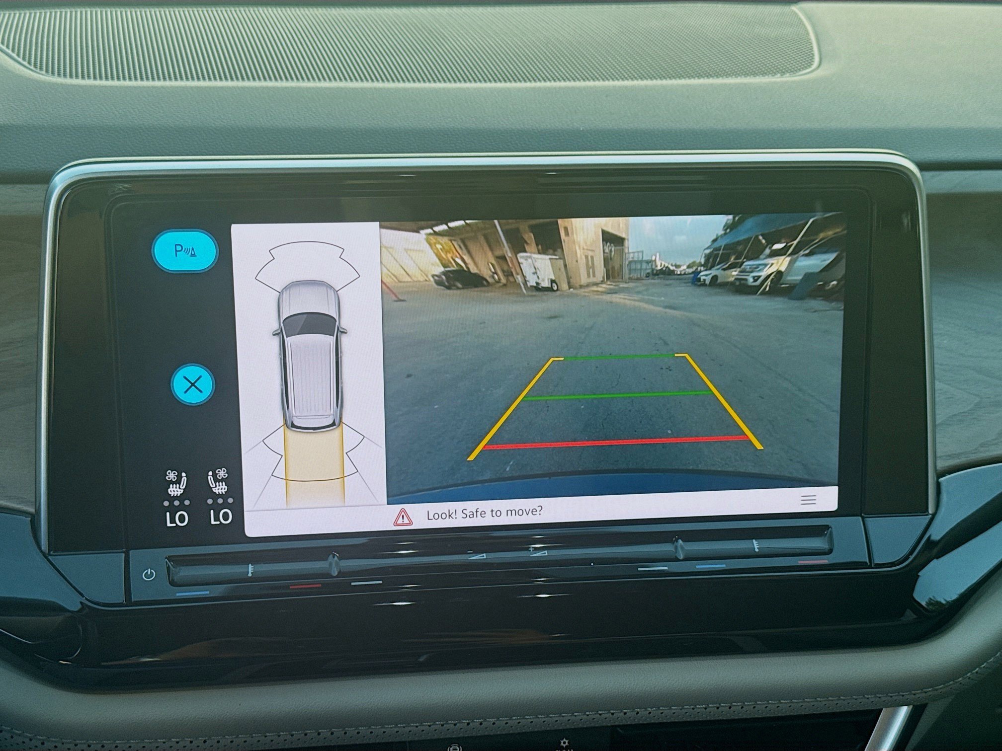 Used 2024 Volkswagen Atlas SE image 13