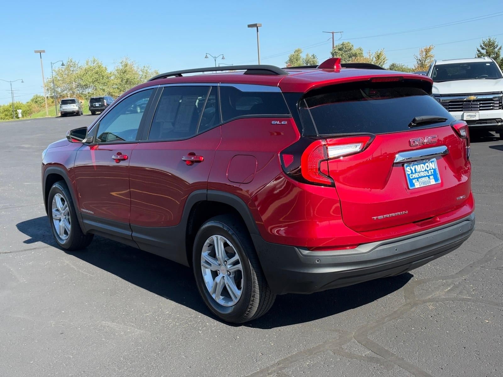 Used 2023 GMC Terrain SLE w/ Driver Convenience Package AWD/4WD image 3
