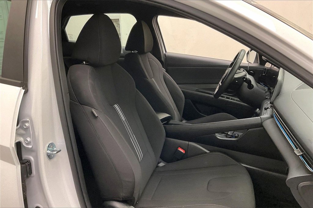 Certified 2025 Hyundai Elantra SEL image 6