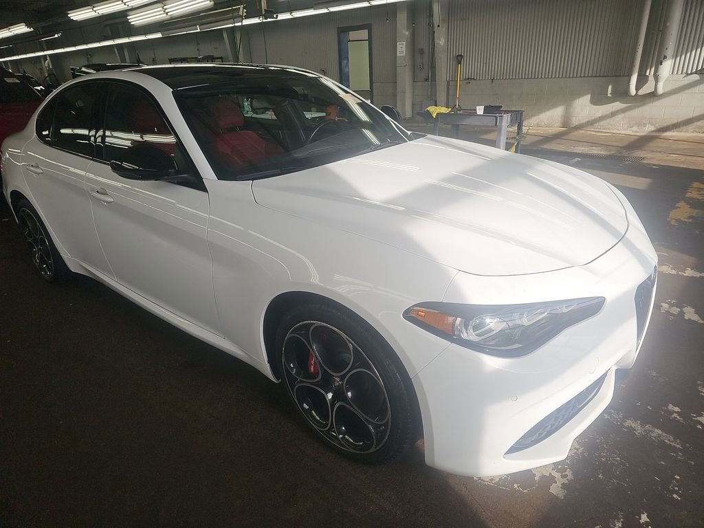 Used 2024 Alfa Romeo Giulia Veloce image 1