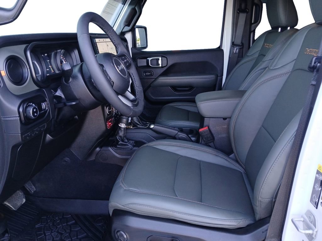 Used 2025 Jeep Gladiator Mojave AWD/4WD image 19