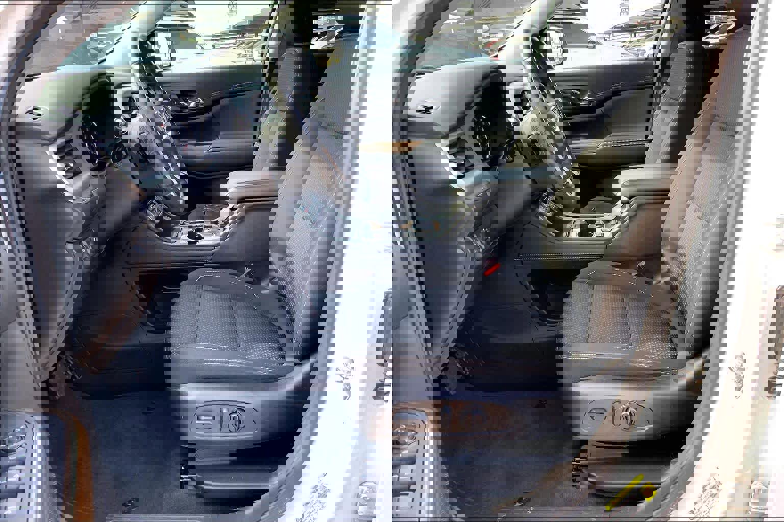 Used 2023 GMC Acadia SLE w/ Driver Convenience Package image 8