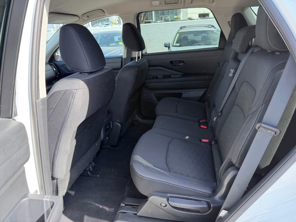 Used 2024 Nissan Pathfinder SV FWD image 5