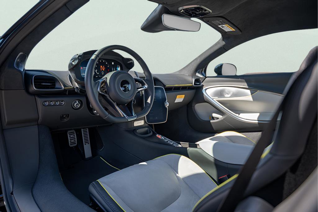 New 2025 McLaren Artura image 31