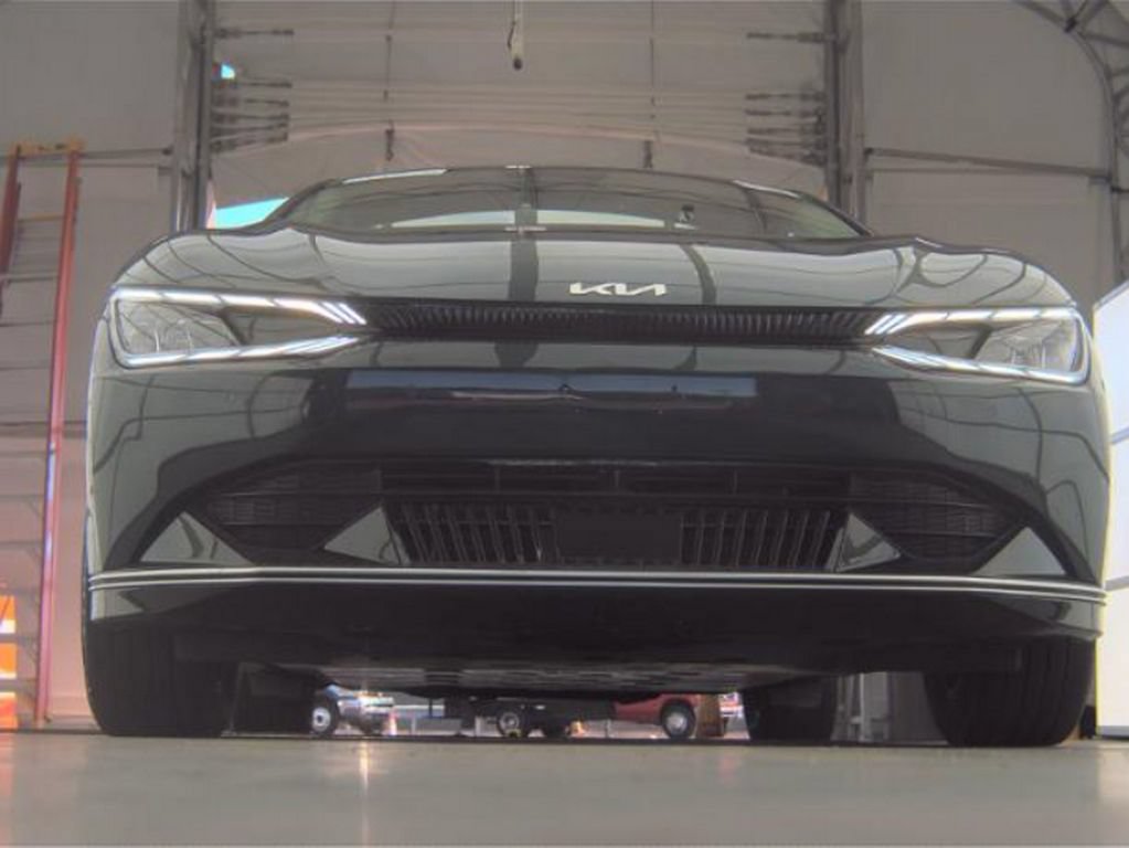 Used 2023 Kia EV6 Wind RWD image 3