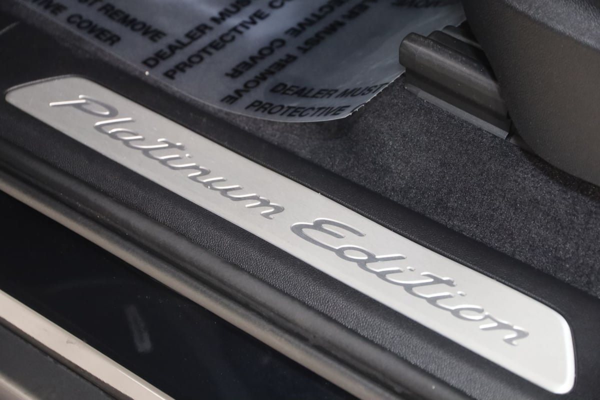 Used 2023 Porsche Cayenne Platinum Edition AWD/4WD image 27