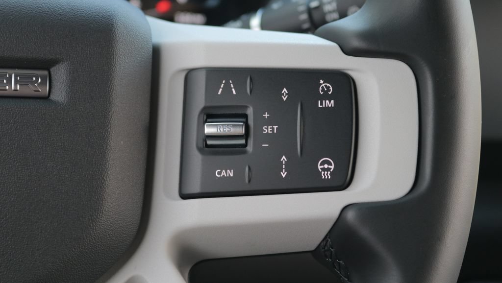 Used 2026 Land Rover Defender 130 X-Dynamic SE AWD/4WD image 21