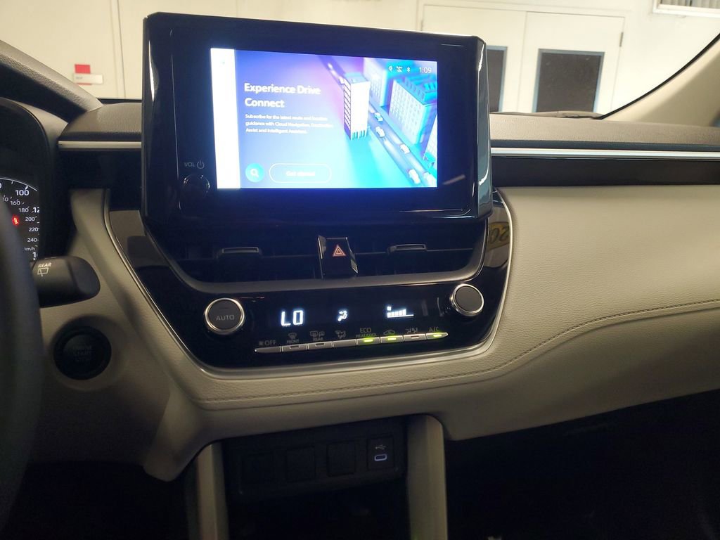 Certified 2024 Toyota Corolla Cross LE image 24