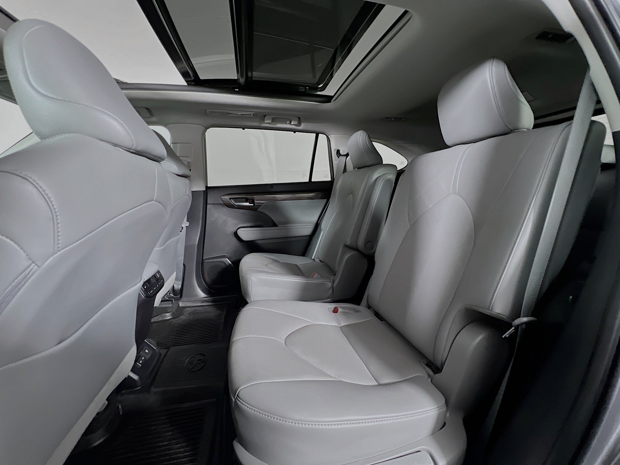 Certified 2023 Toyota Highlander Platinum AWD/4WD image 22