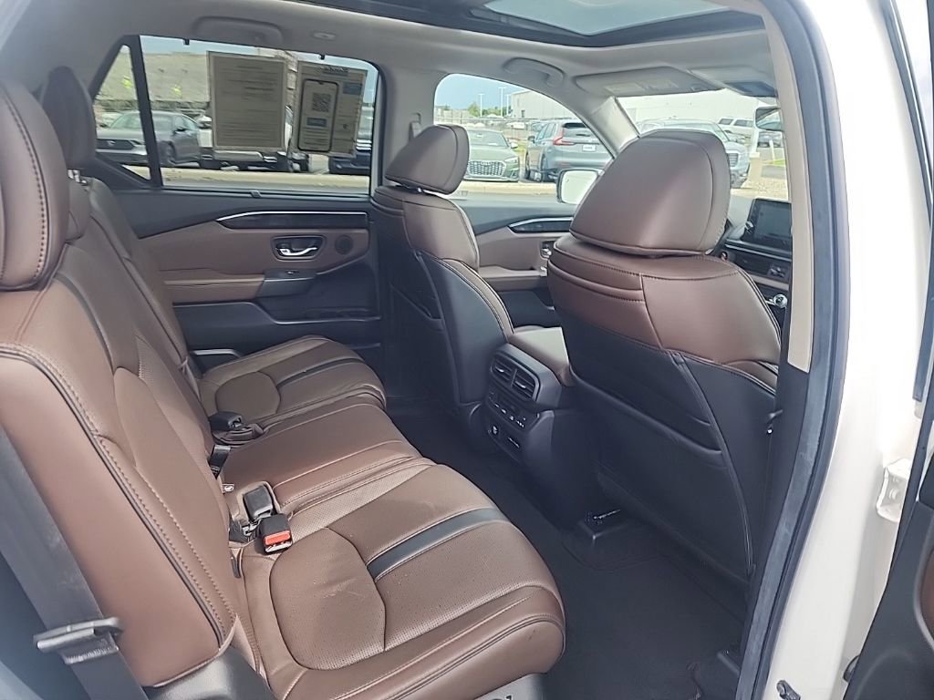 Certified 2024 Honda Pilot Elite image 32