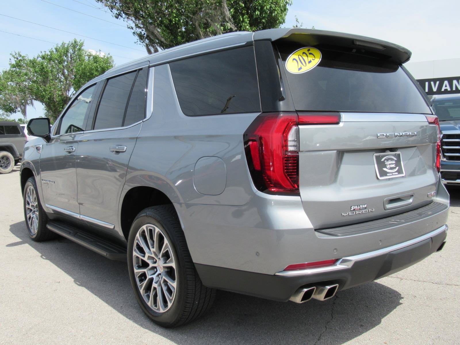 Used 2025 GMC Yukon Denali AWD/4WD image 5