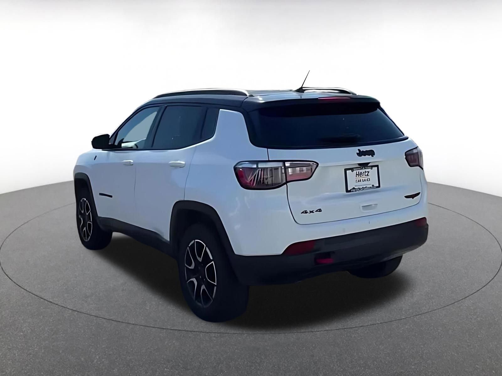 Used 2025 Jeep Compass Trailhawk image 8