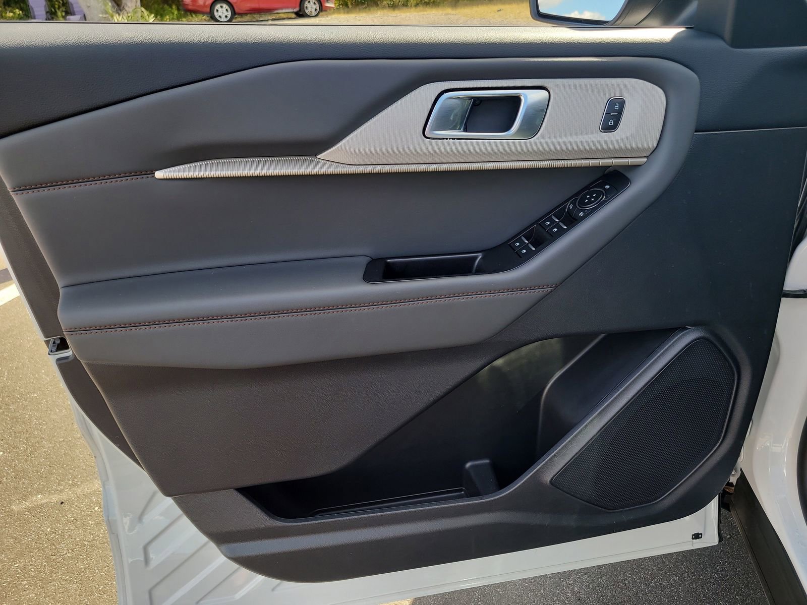 Certified 2025 Ford Explorer Active RWD image 15