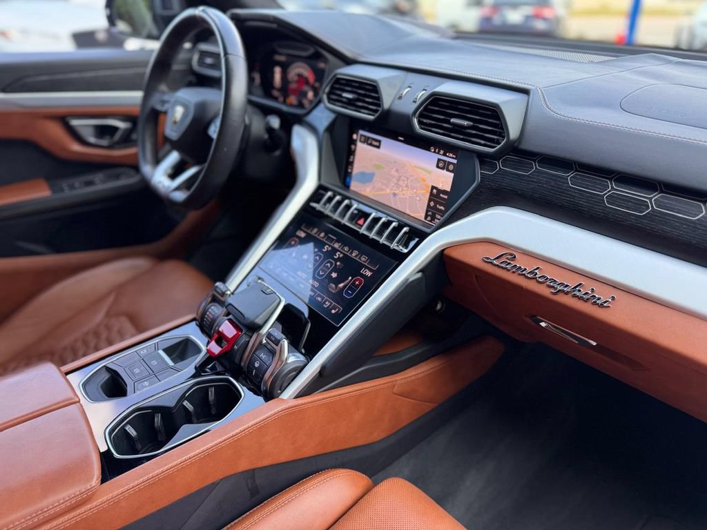 Used 2019 Lamborghini Urus AWD/4WD image 36