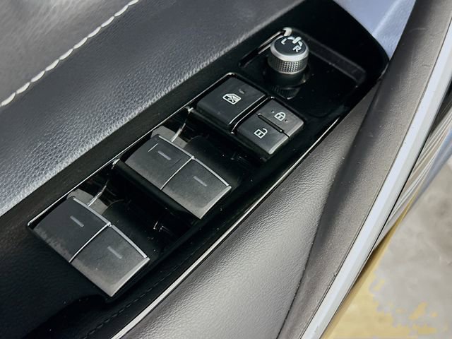 Used 2019 Toyota Corolla XSE FWD image 7