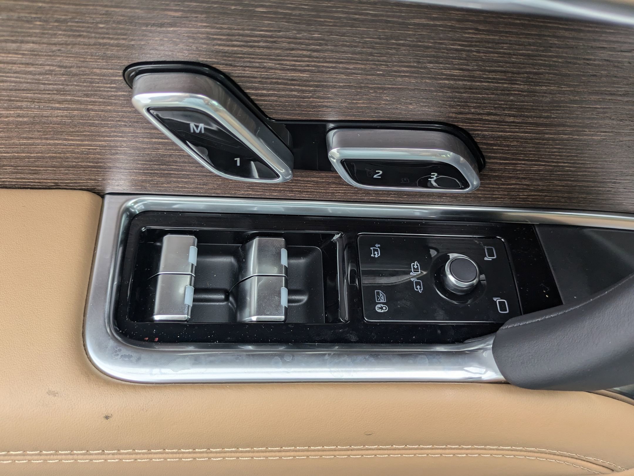 New 2025 Land Rover Range Rover SE image 21