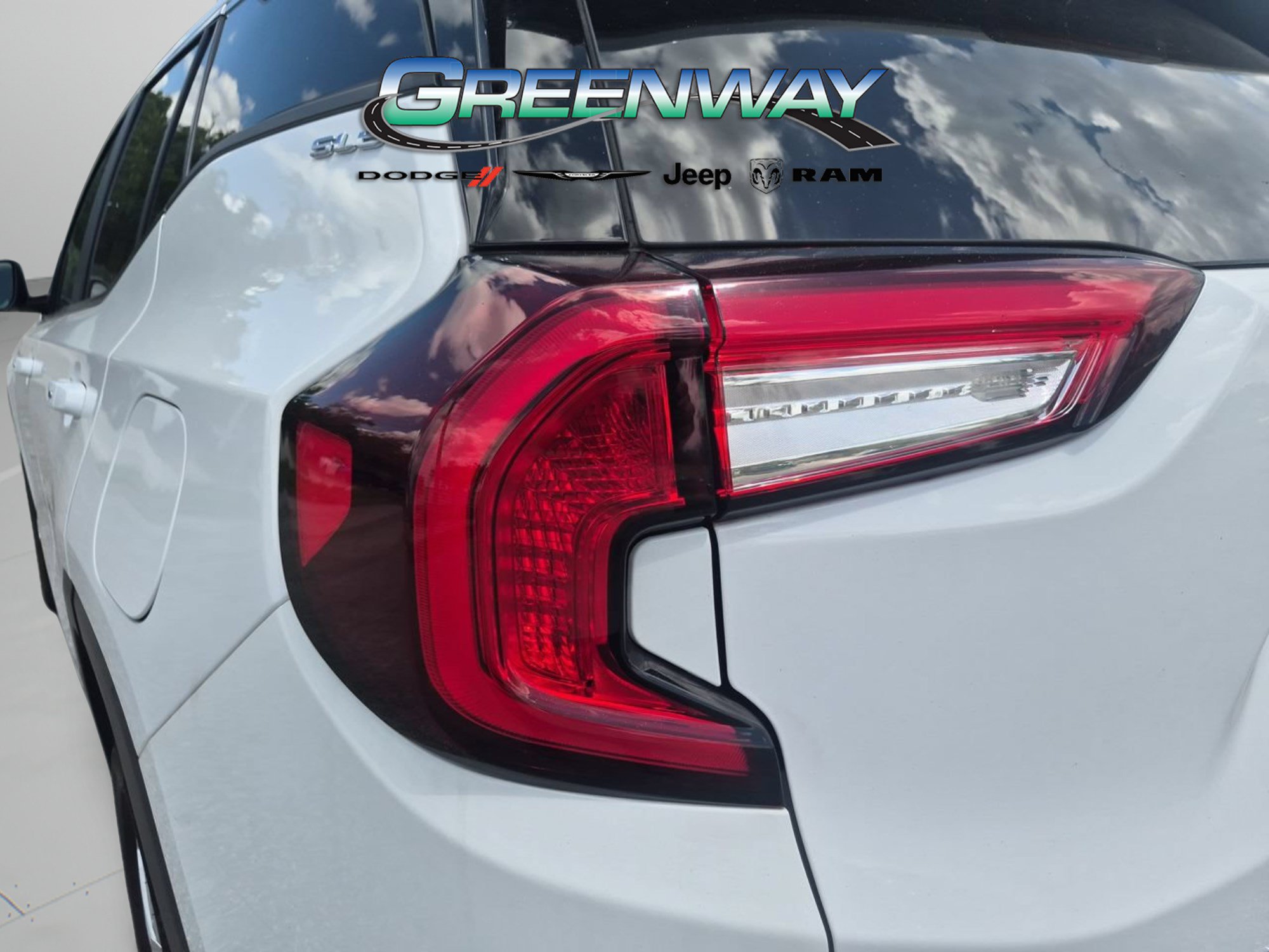 Used 2024 GMC Terrain SLE FWD image 29