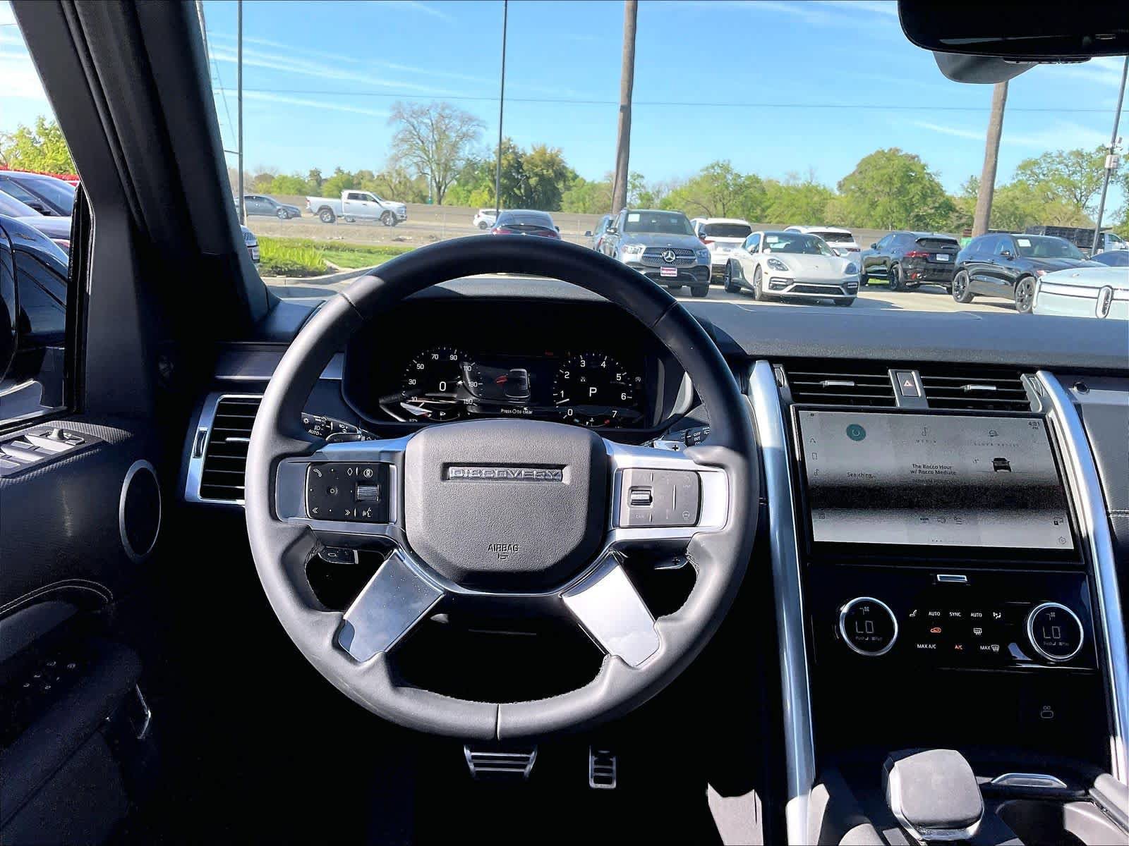 Used 2025 Land Rover Discovery Dynamic SE AWD/4WD image 8