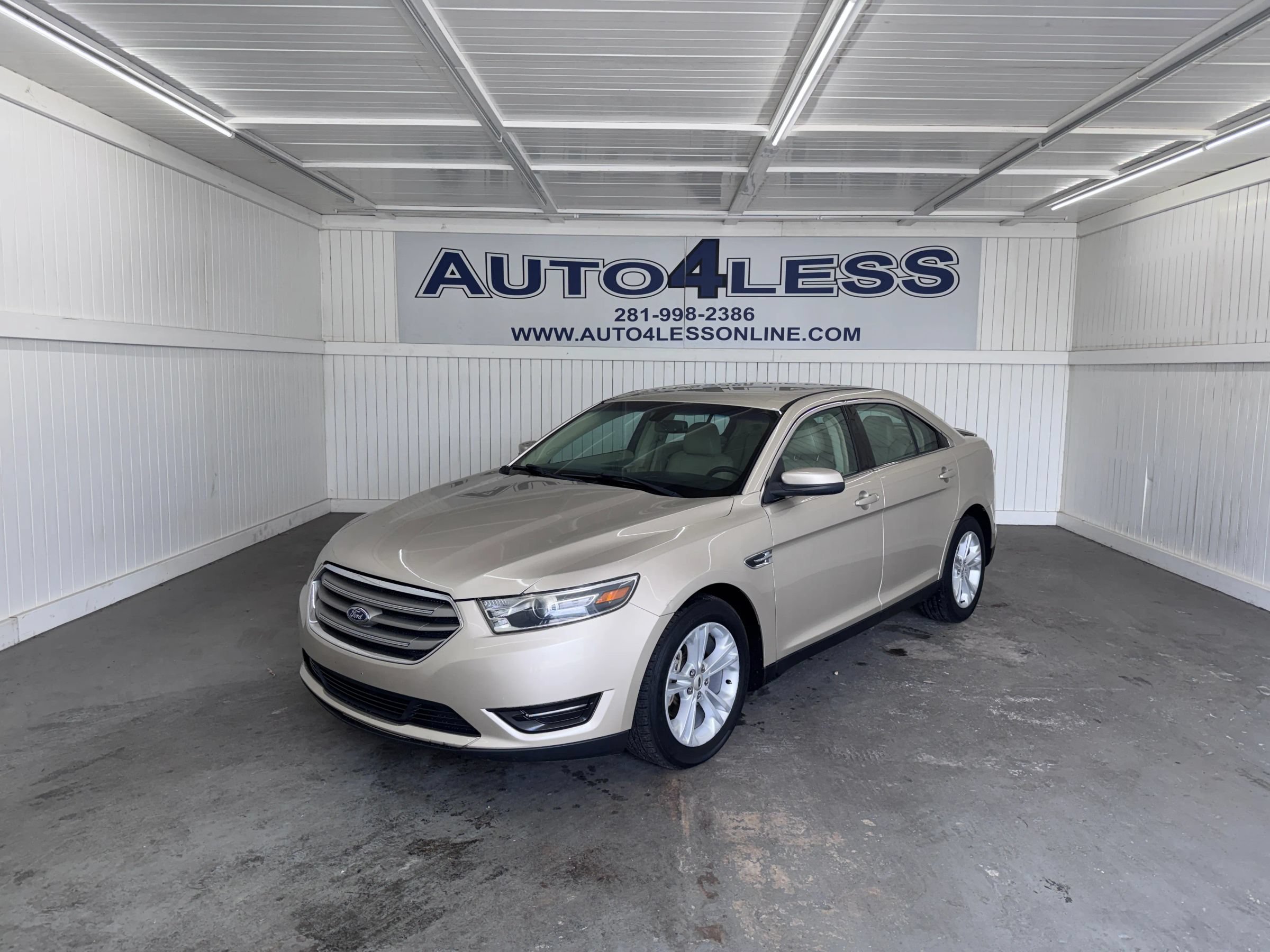 Used 2018 Ford Taurus SEL FWD image 1