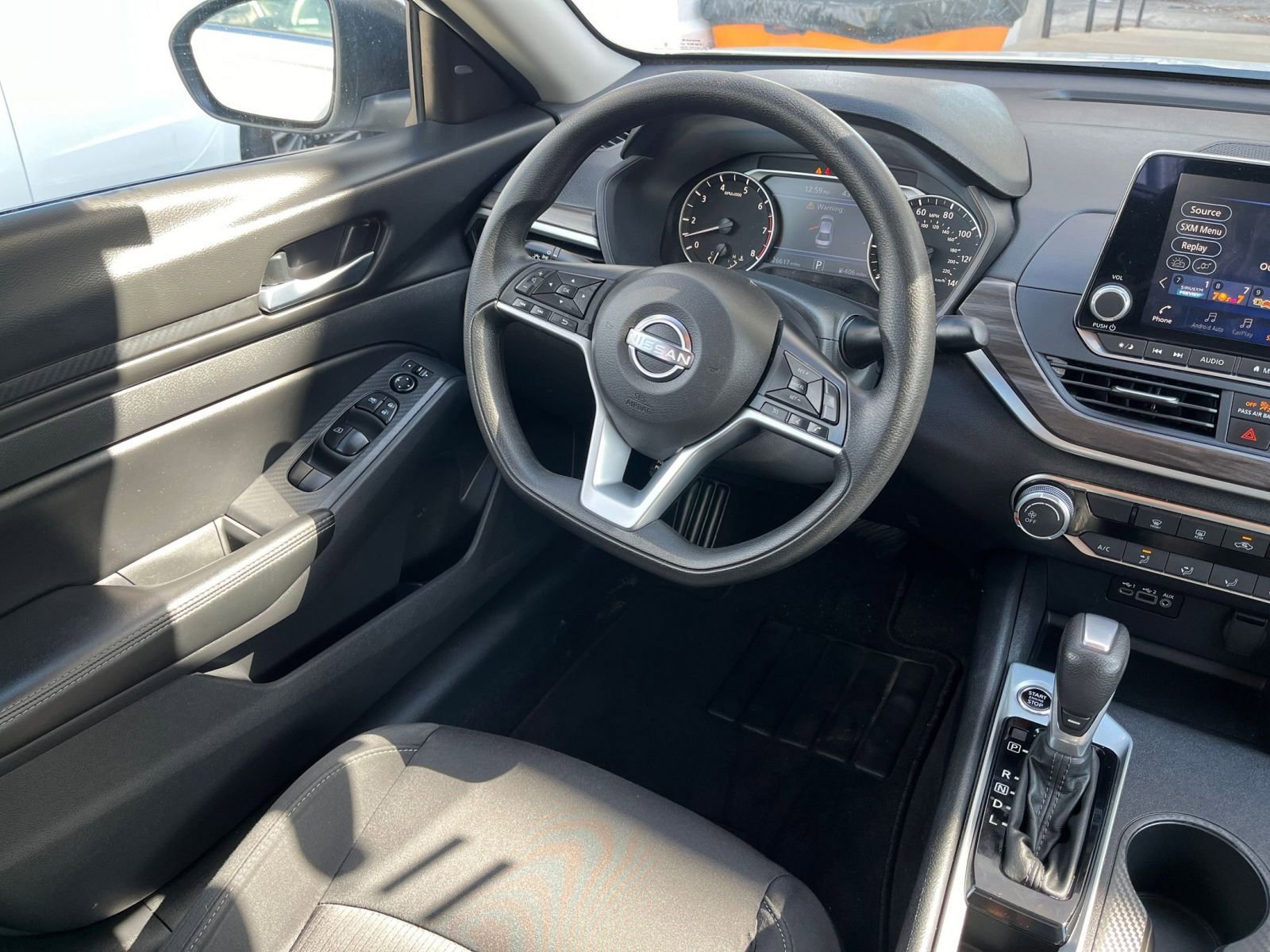 Used 2025 Nissan Altima 2.5 SV FWD image 32