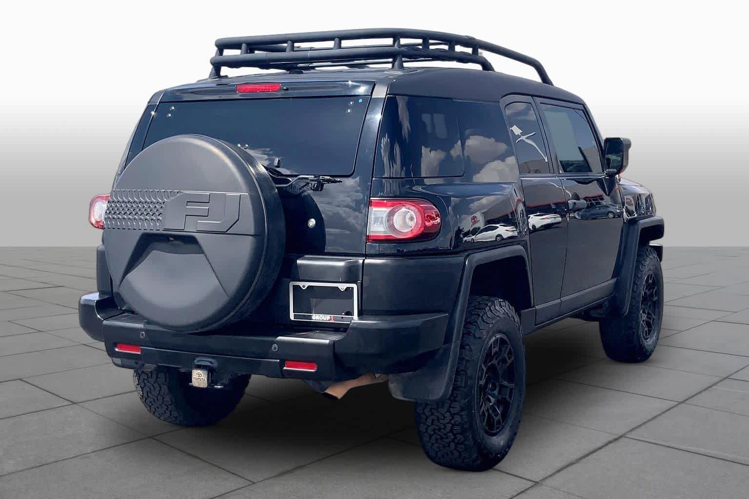 Used 2012 Toyota FJ Cruiser 2WD w/ Upgrade Pkg image 11