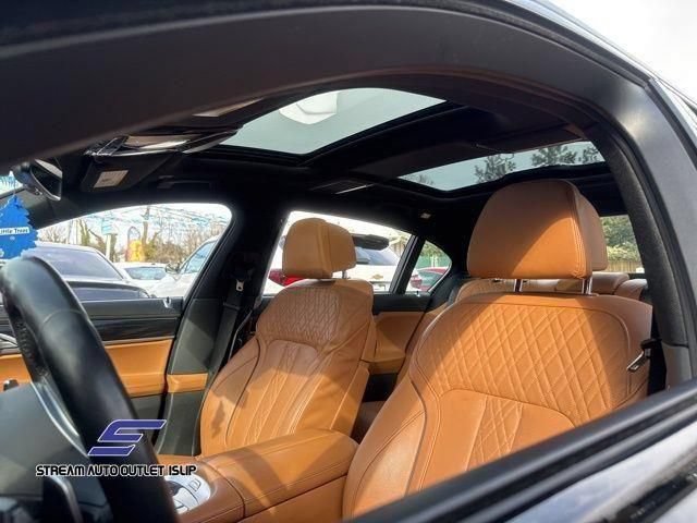 Used 2022 BMW 750i xDrive w/ Executive Package AWD/4WD image 38